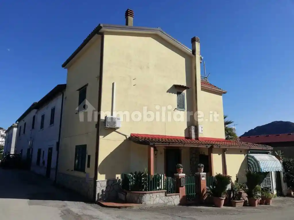 Casa indipendente in vendita a Piana di Monte Verna