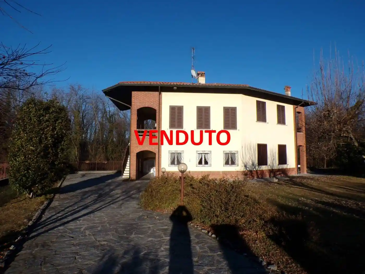 Villa in vendita a Travedona-Monate