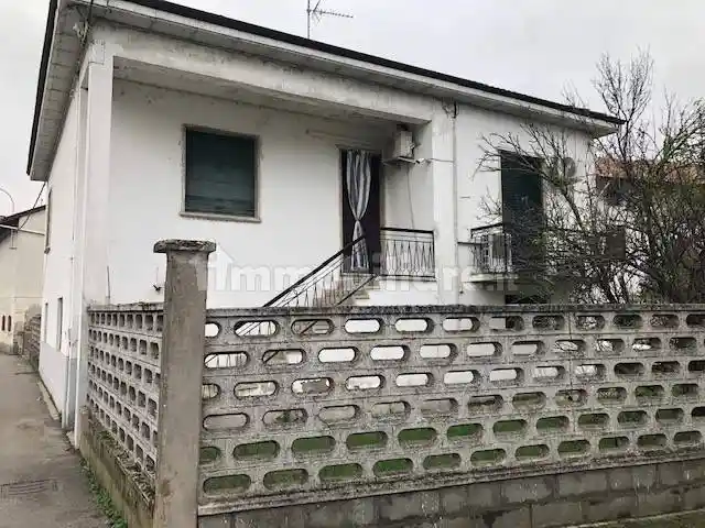 Villa in vendita a Gambolò