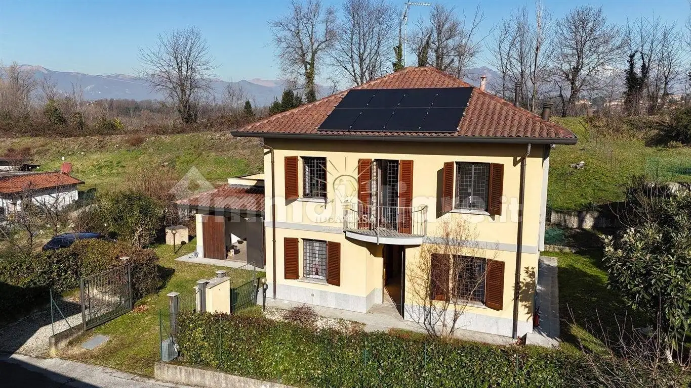 Villa in vendita a Cassago Brianza