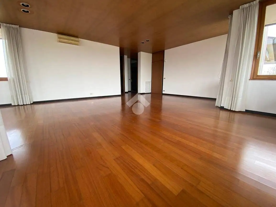 Quadrilocale buono stato, terzo piano, Castelfranco Veneto - foto 3