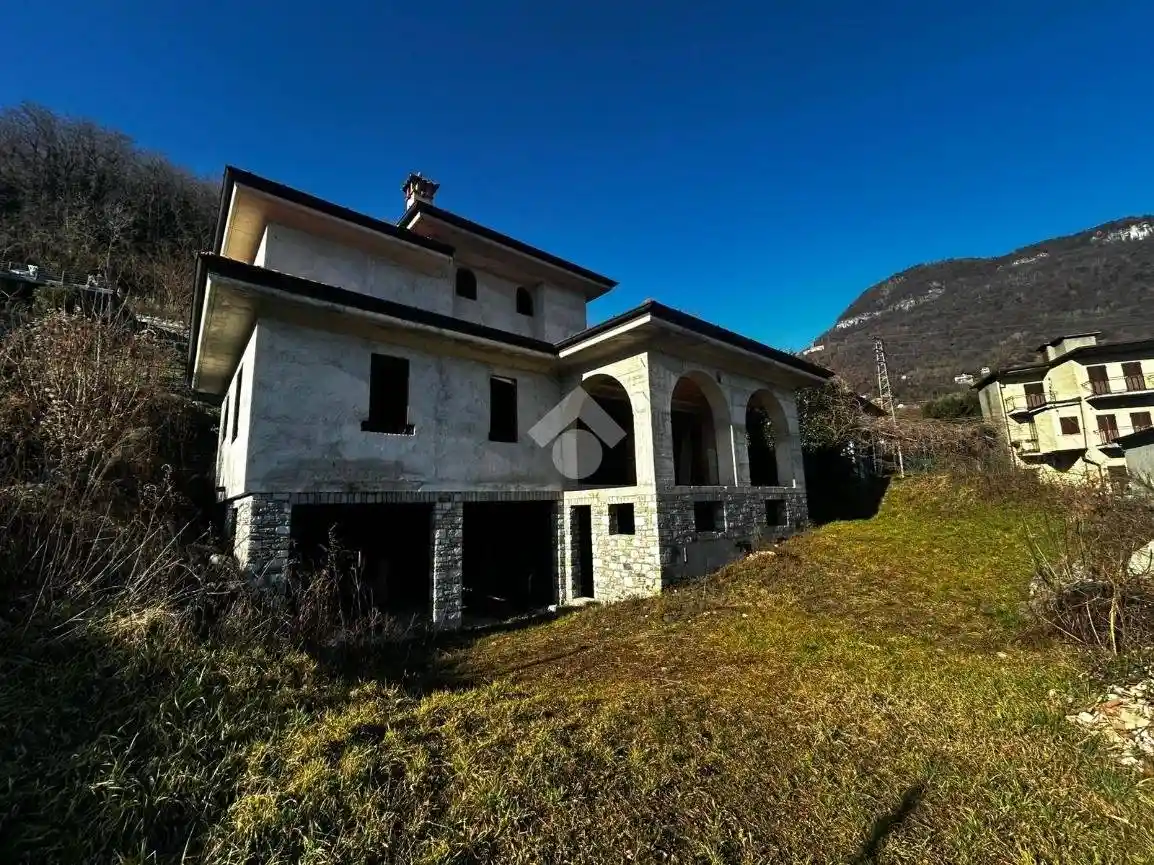 Casa indipendente in vendita a Gravedona ed Uniti