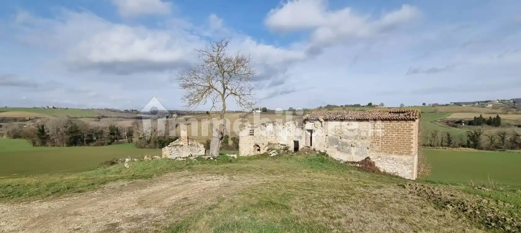 Rustico - Casale in vendita a Todi