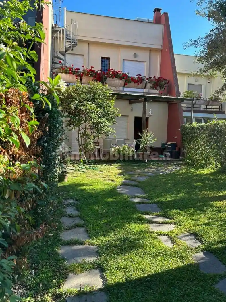 Villetta a schiera in affitto a Fiumicino
