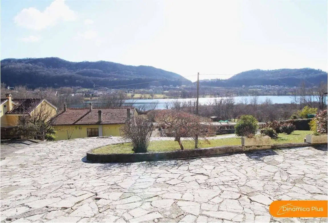 Villa in vendita a Revine Lago
