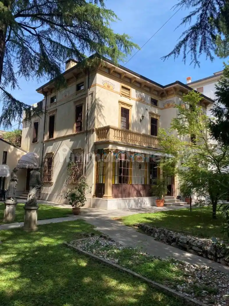 Villa in affitto a Verona