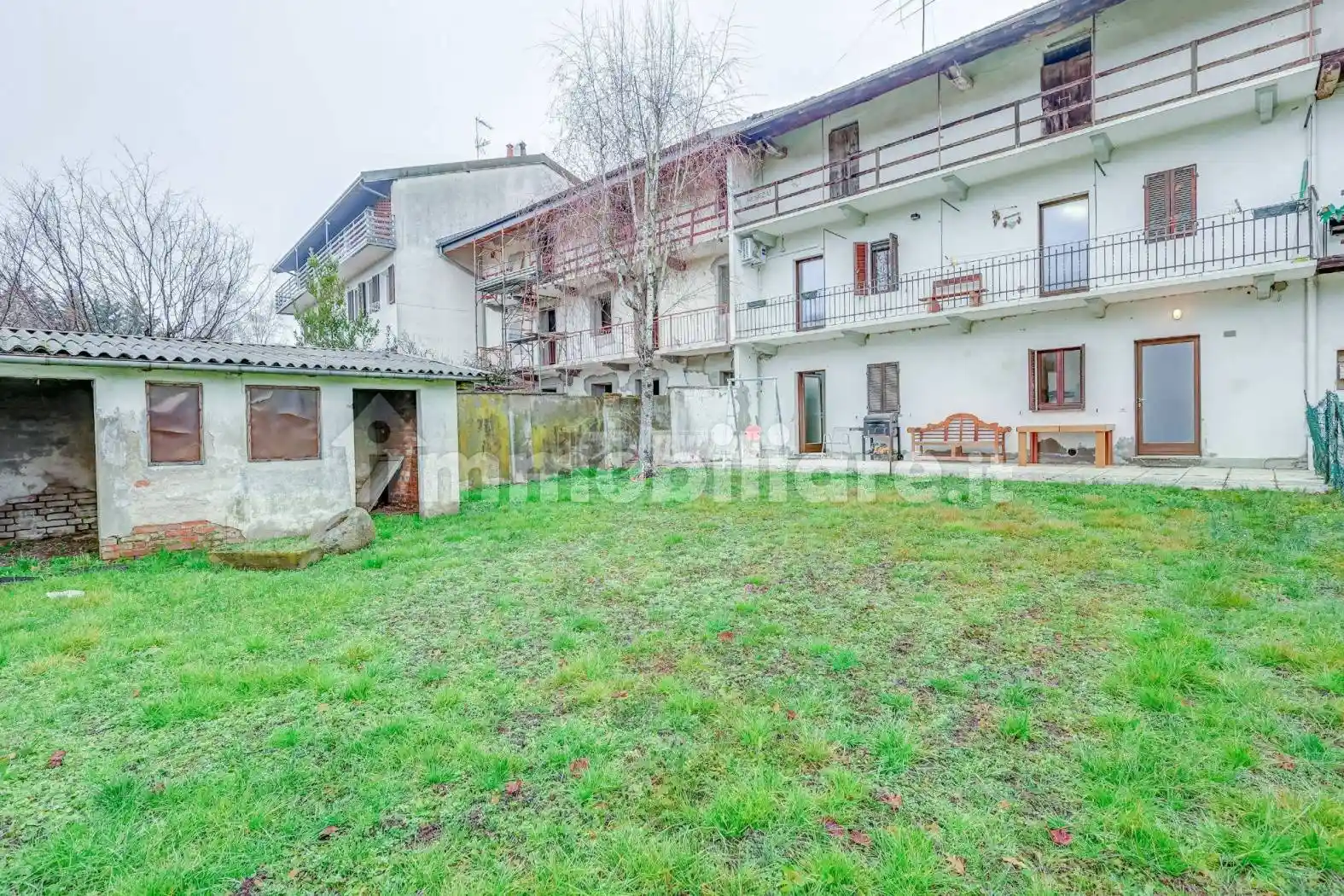 Casa indipendente in vendita a Agrate Conturbia