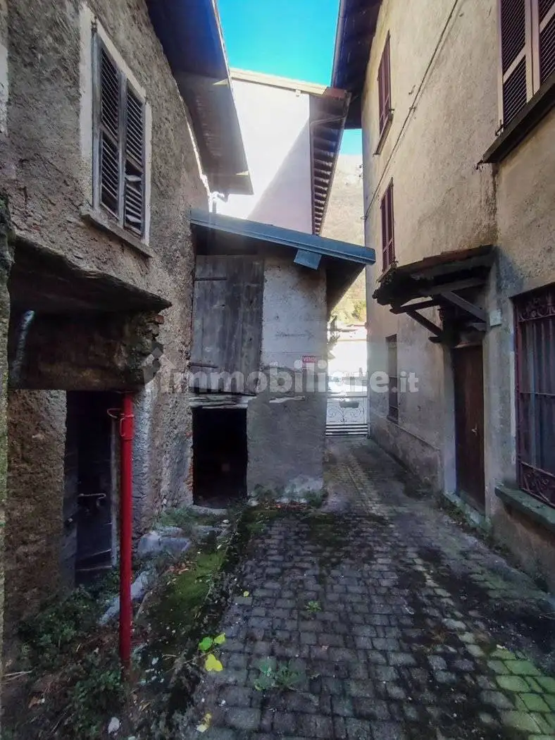 Rustico - Casale in vendita a Carlazzo