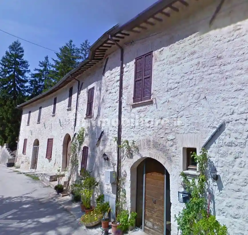 Palazzo - Edificio in vendita a Foligno