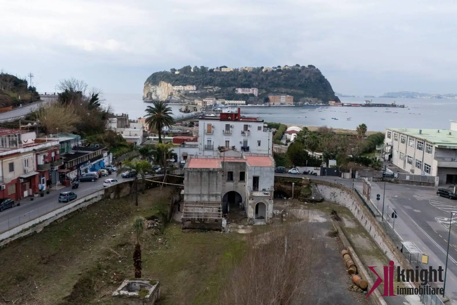 Palazzo - Edificio in affitto a Napoli