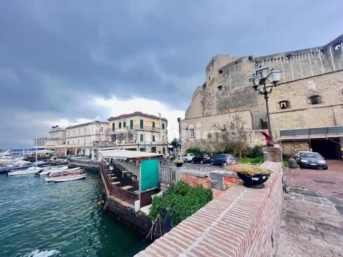 Bilocale ottimo stato, primo piano, Santa Lucia, Napoli - foto 4
