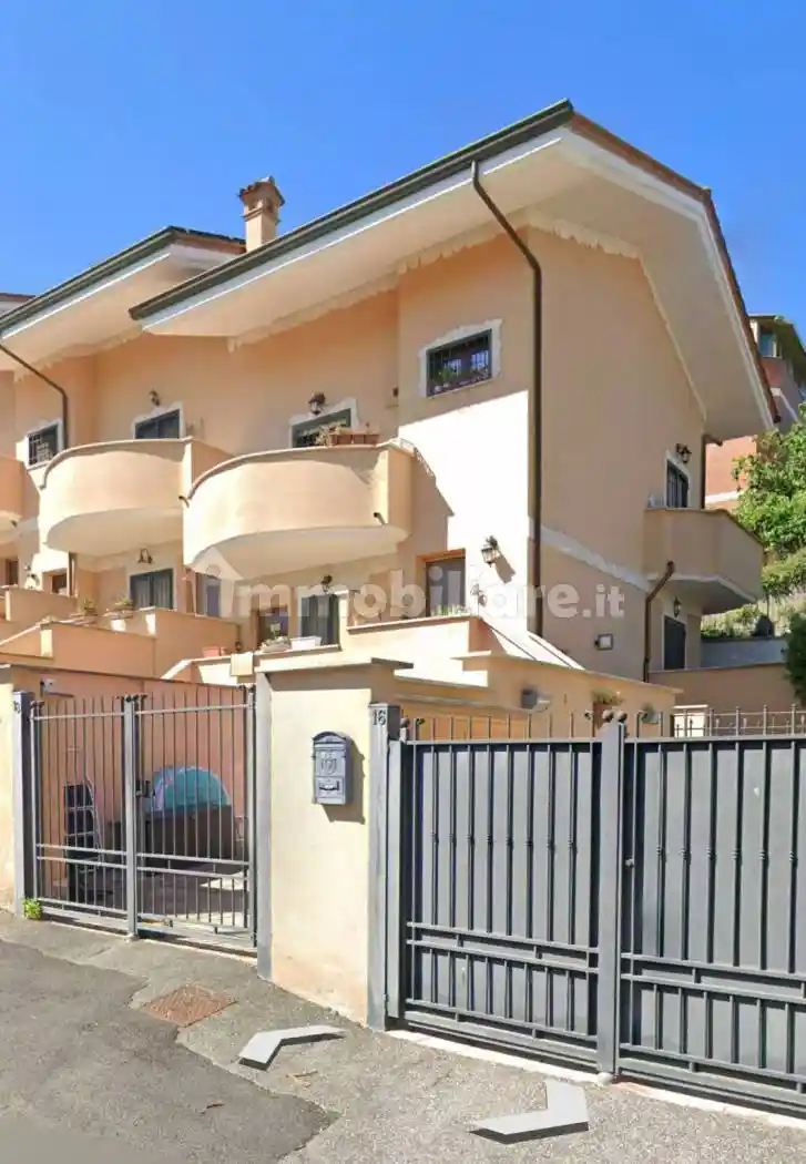 Villa plurifamiliare via Girolamo Baruffaldi, Casal Bernocchi, Roma - foto 2