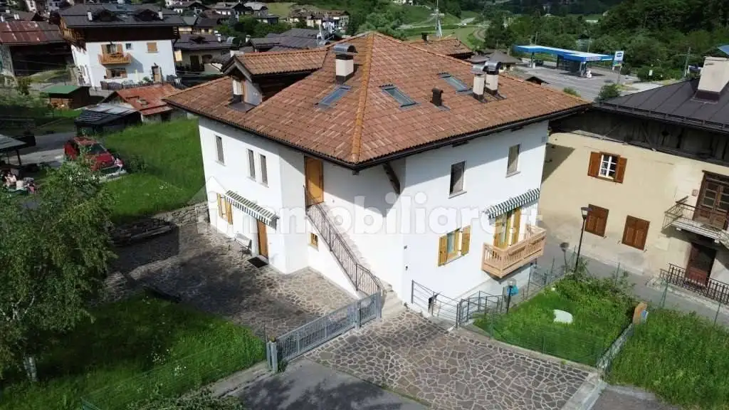 Casa indipendente in vendita a Commezzadura