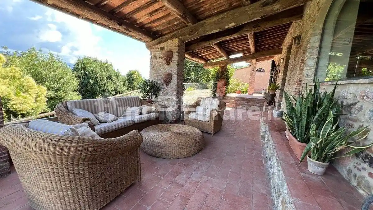 Rustico - Casale in vendita a Lucca