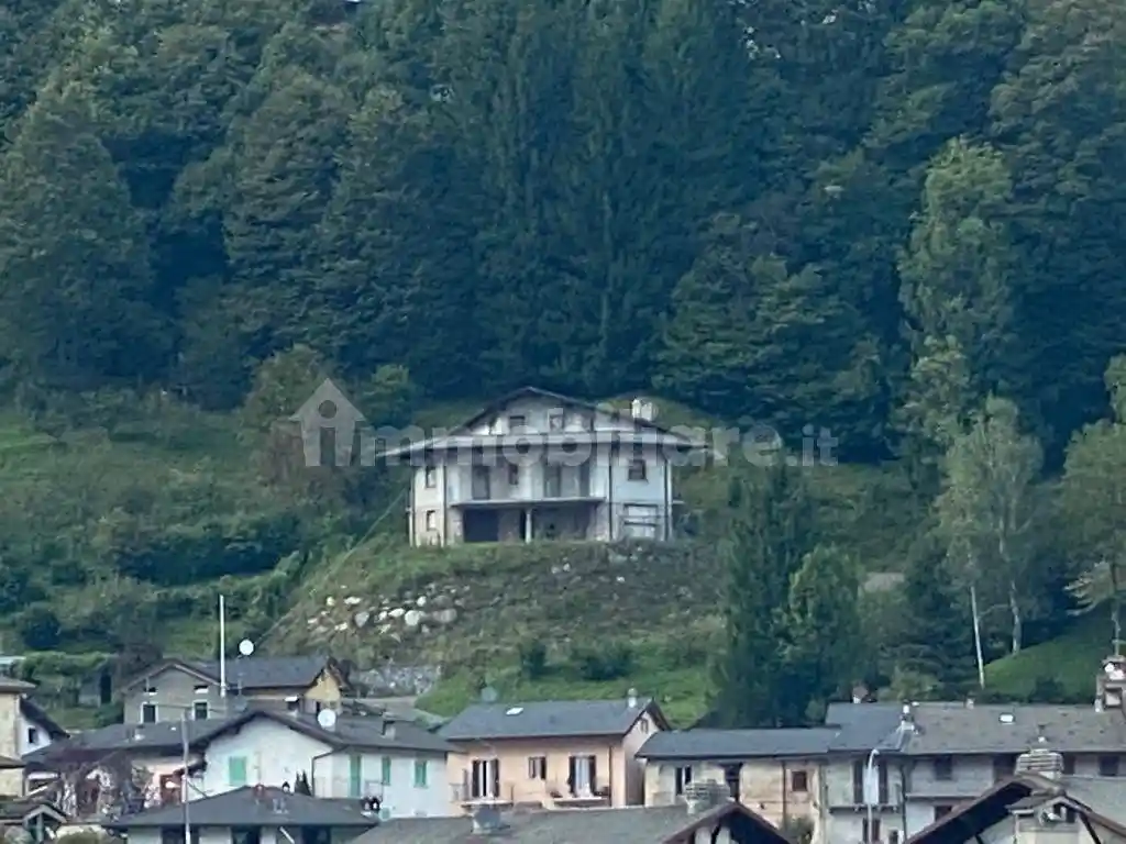 Villa in vendita a Piazza Brembana