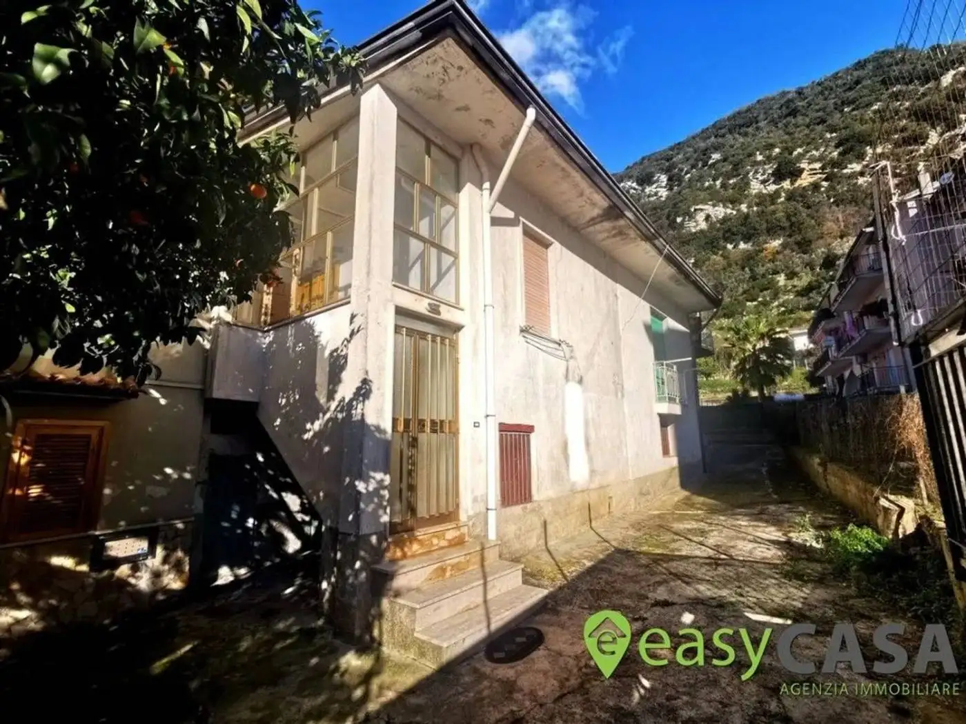 Villa in vendita a Montecorvino Rovella