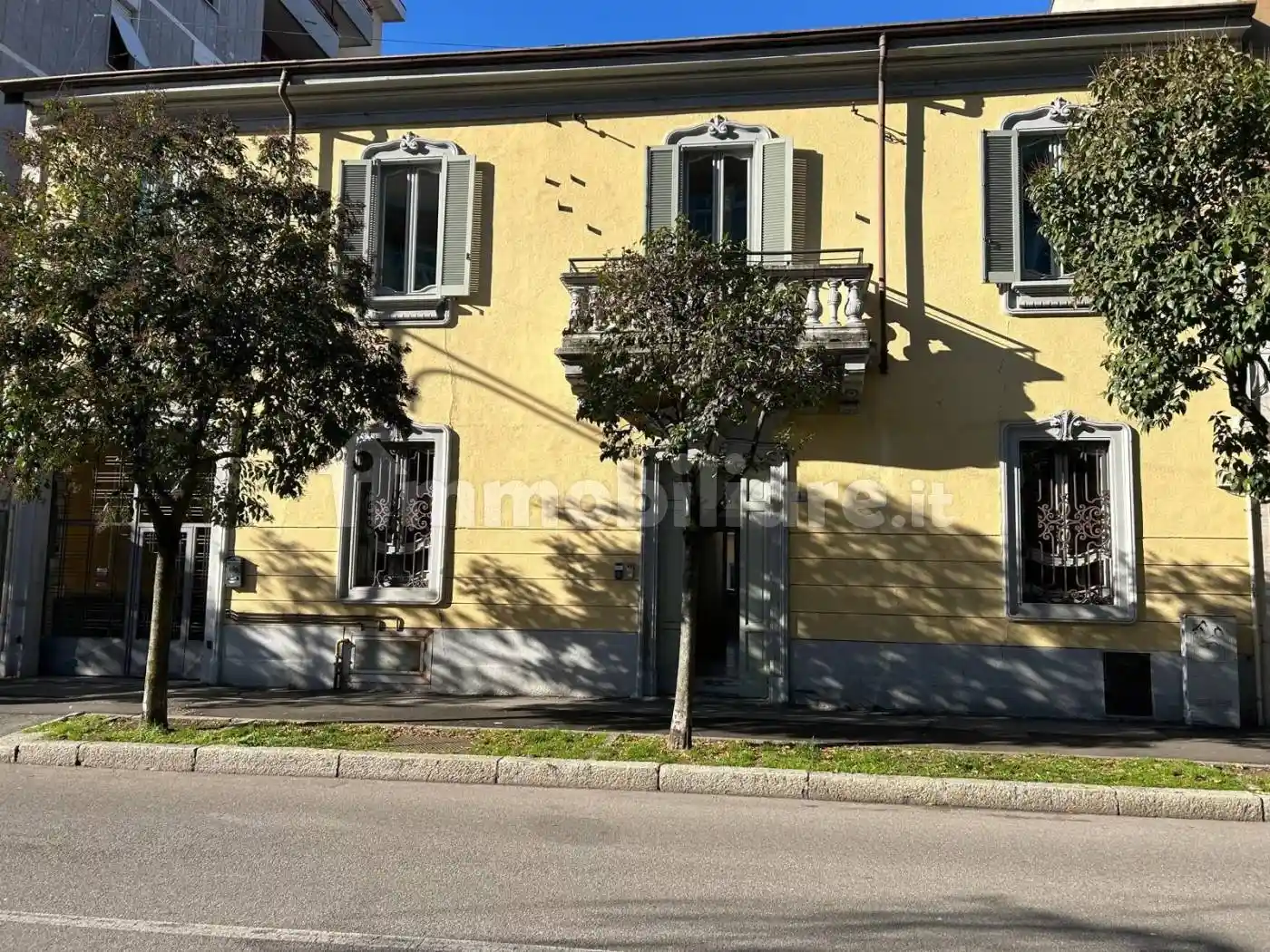 Palazzo - Edificio in vendita a Busto Arsizio