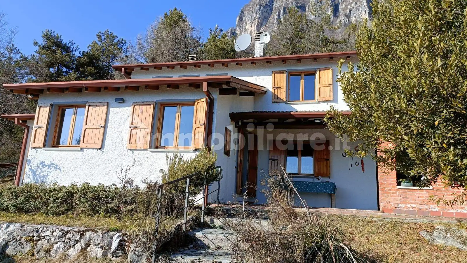 Villa in vendita a Lodrino