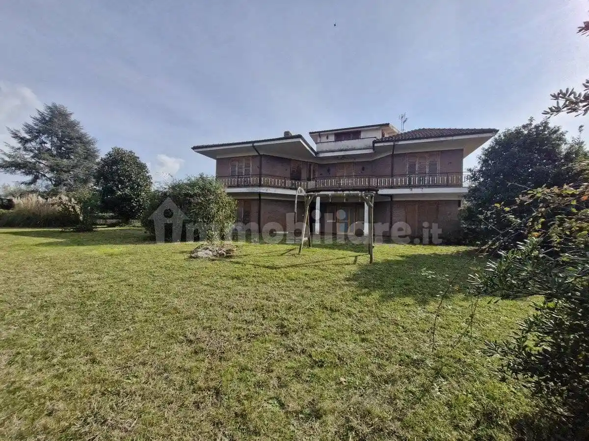 Villa in vendita a Latina