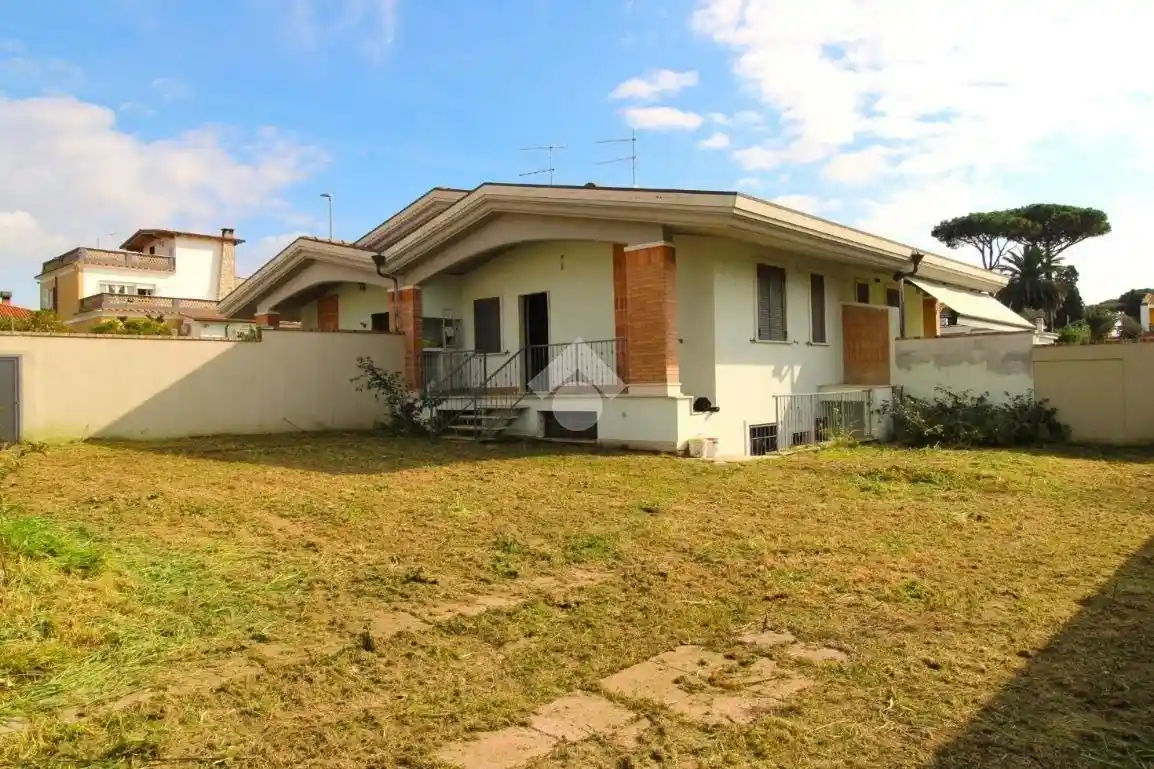 Villa in vendita a Ardea