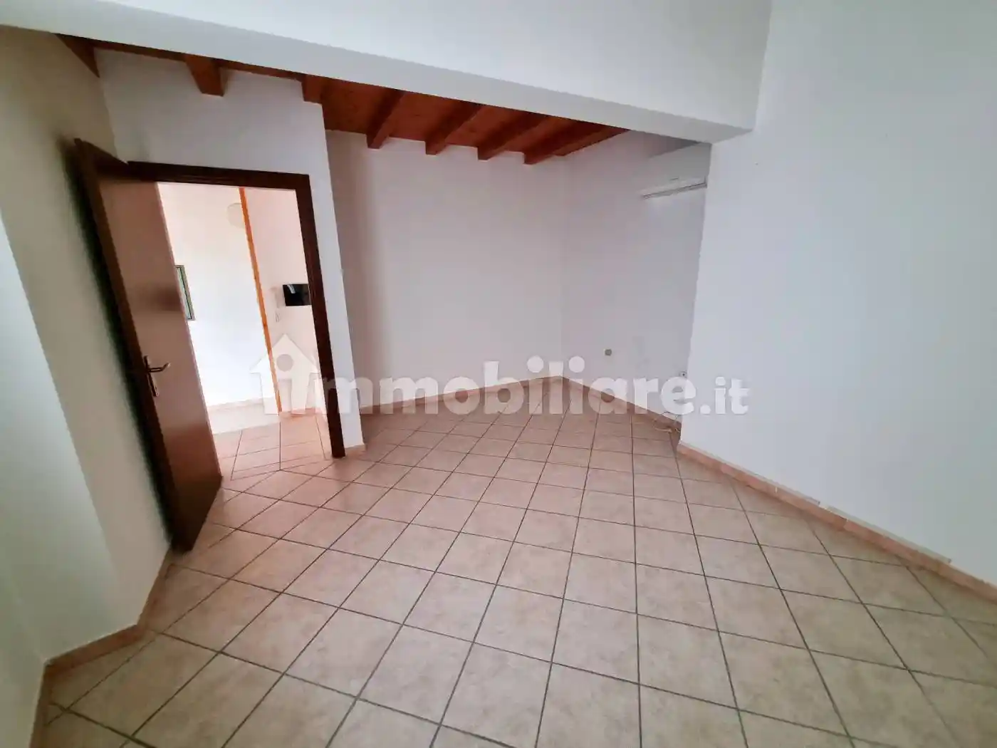 Bilocale via Amedeo Savoia 21/5, Centro, Casalromano - foto 4