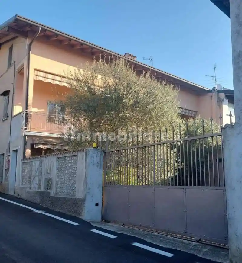 Casa indipendente in vendita a Lonato del Garda