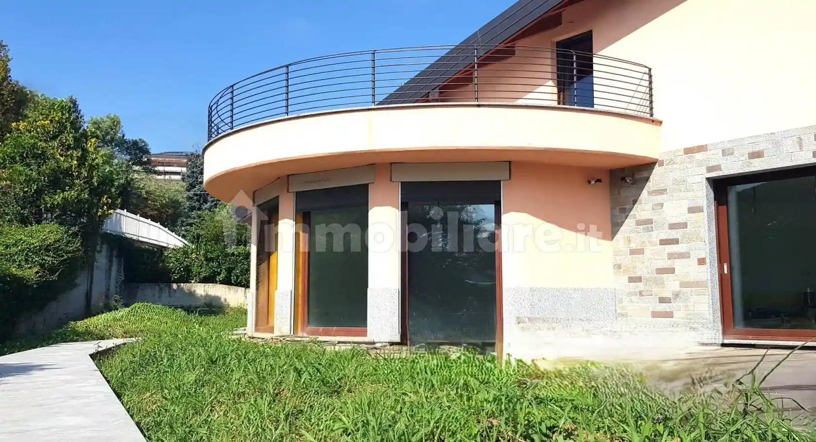 Villa in vendita a Erba