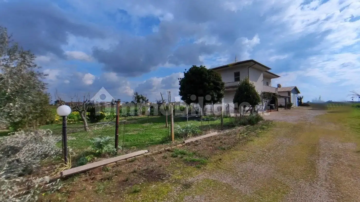 Villa in vendita a Aprilia