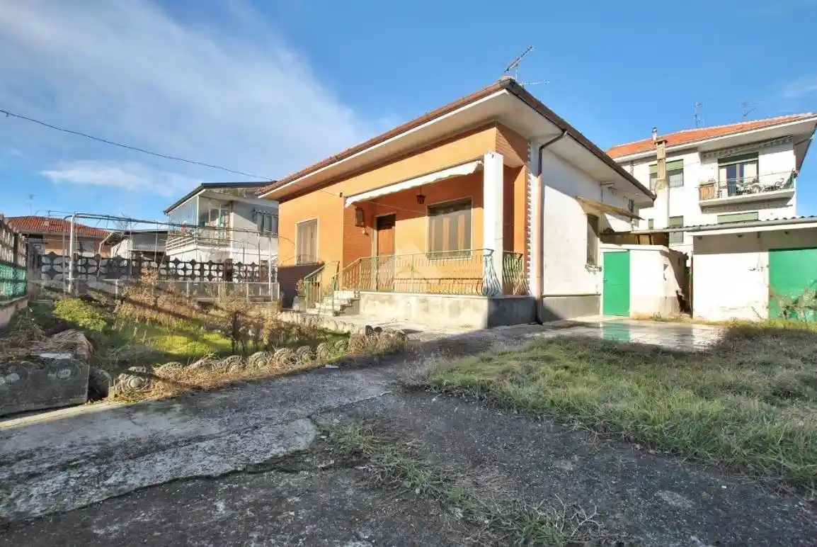 Villa in vendita a Livorno Ferraris