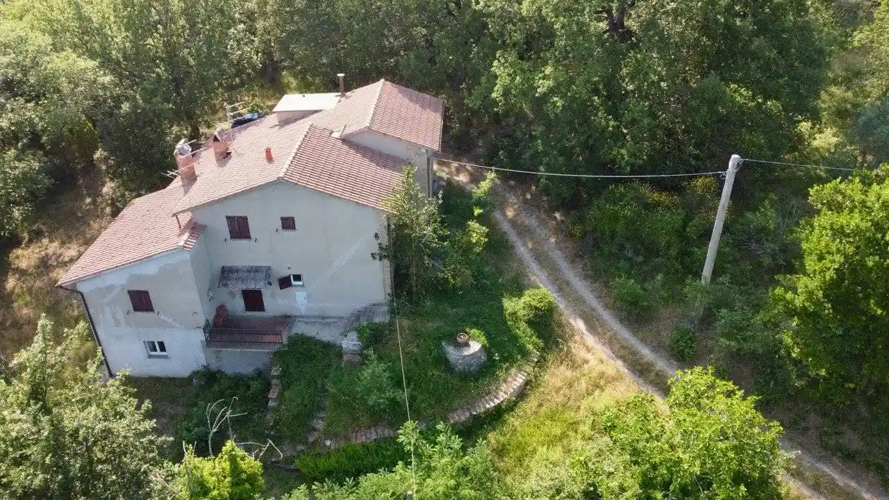 Rustico - Casale in vendita a Todi