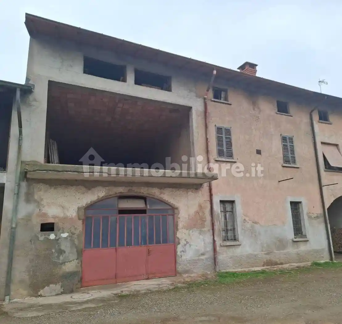 Rustico - Casale in vendita a Fenegrò