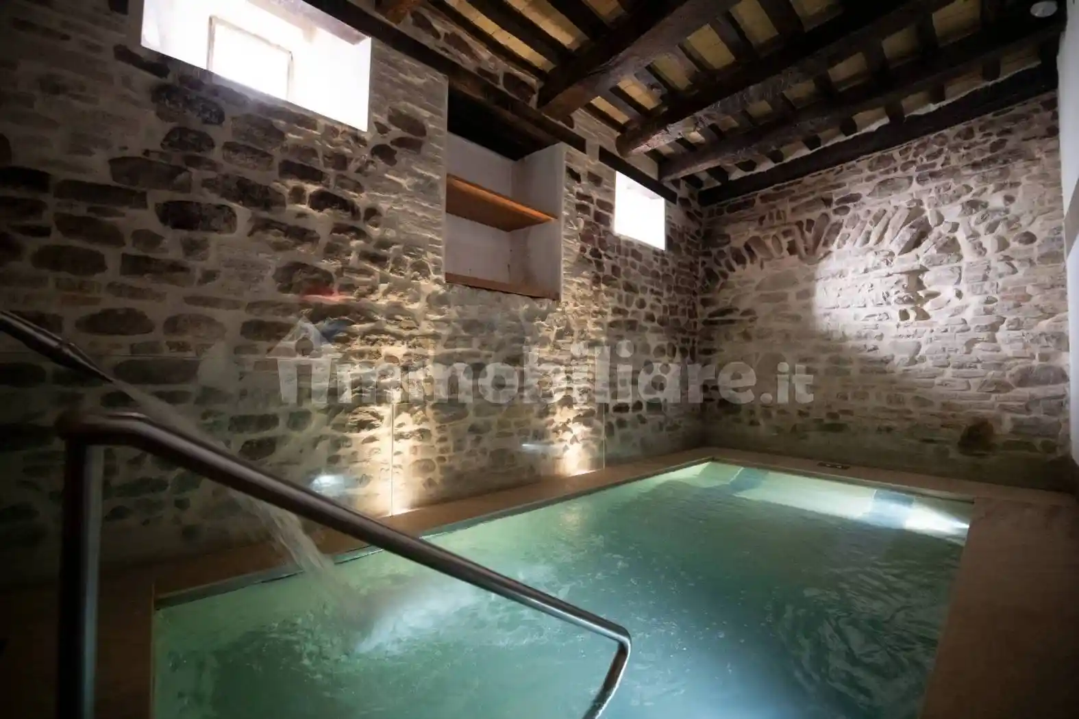 Palazzo - Edificio in vendita a Staffolo