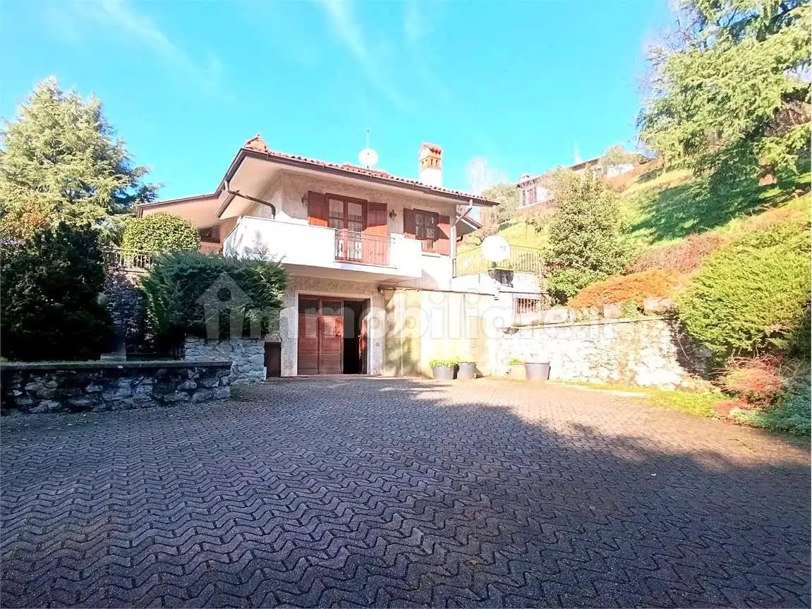 Villa in vendita a Ello