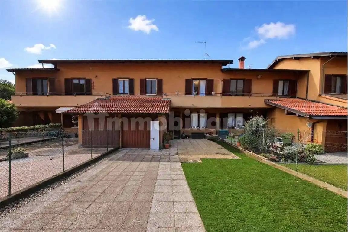 Villetta a schiera in vendita a Cocquio-Trevisago