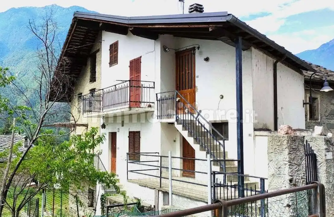 Casa indipendente in vendita a Arnad