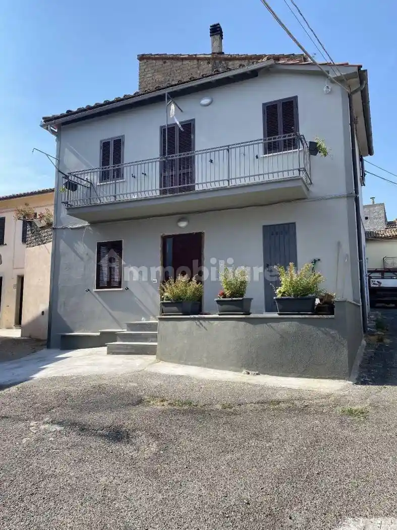 Casa indipendente in vendita a Montefiascone