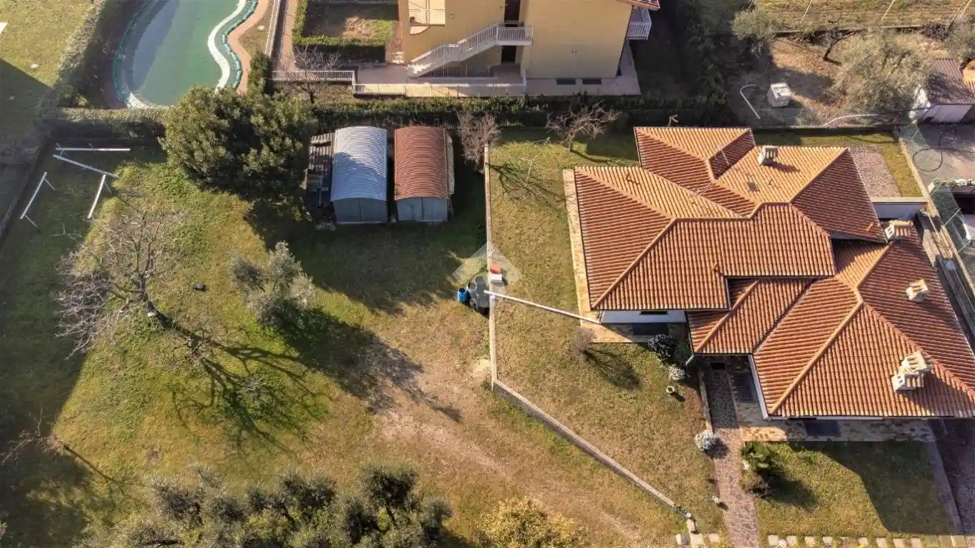 Villa in vendita a Puegnago sul Garda