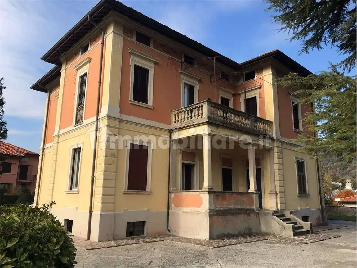 Casa indipendente in vendita a Eupilio