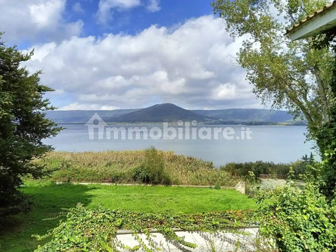 Villa in vendita a Ronciglione