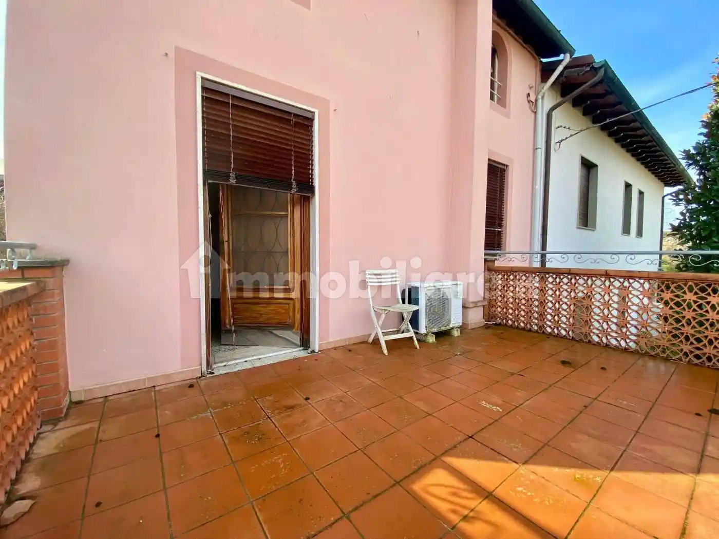 Casa indipendente in affitto a Lucca