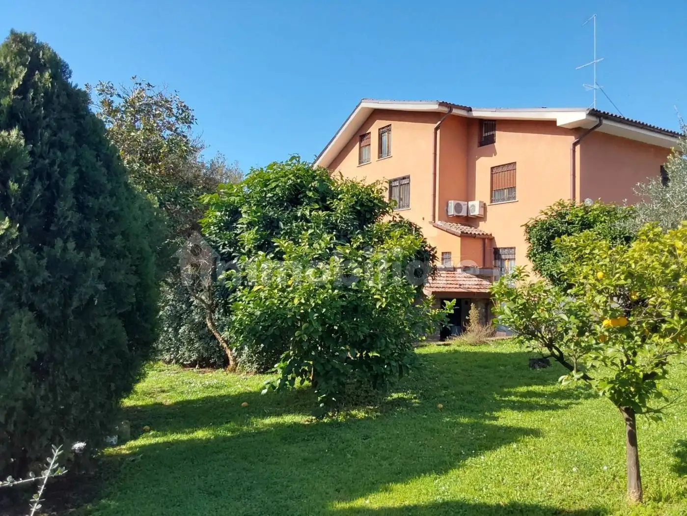 Villa bifamiliare in vendita a Roma