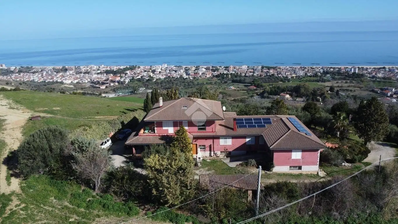 Villa in vendita a Roseto degli Abruzzi