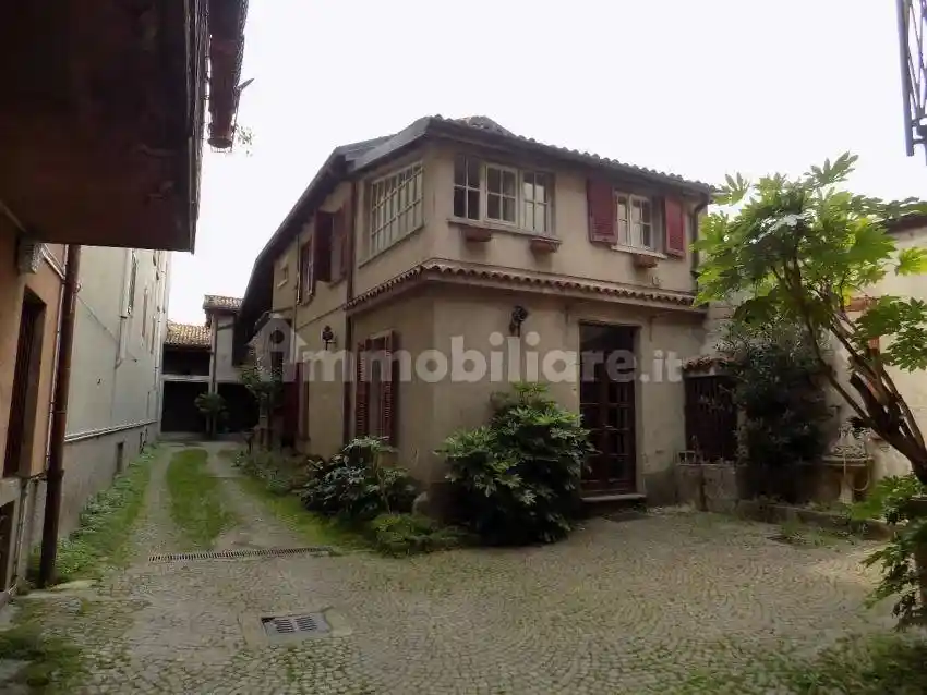 Casa indipendente in vendita a Caprino Bergamasco