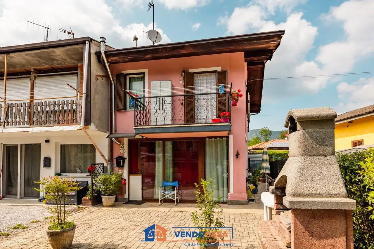 Casa indipendente in vendita a Roccasparvera