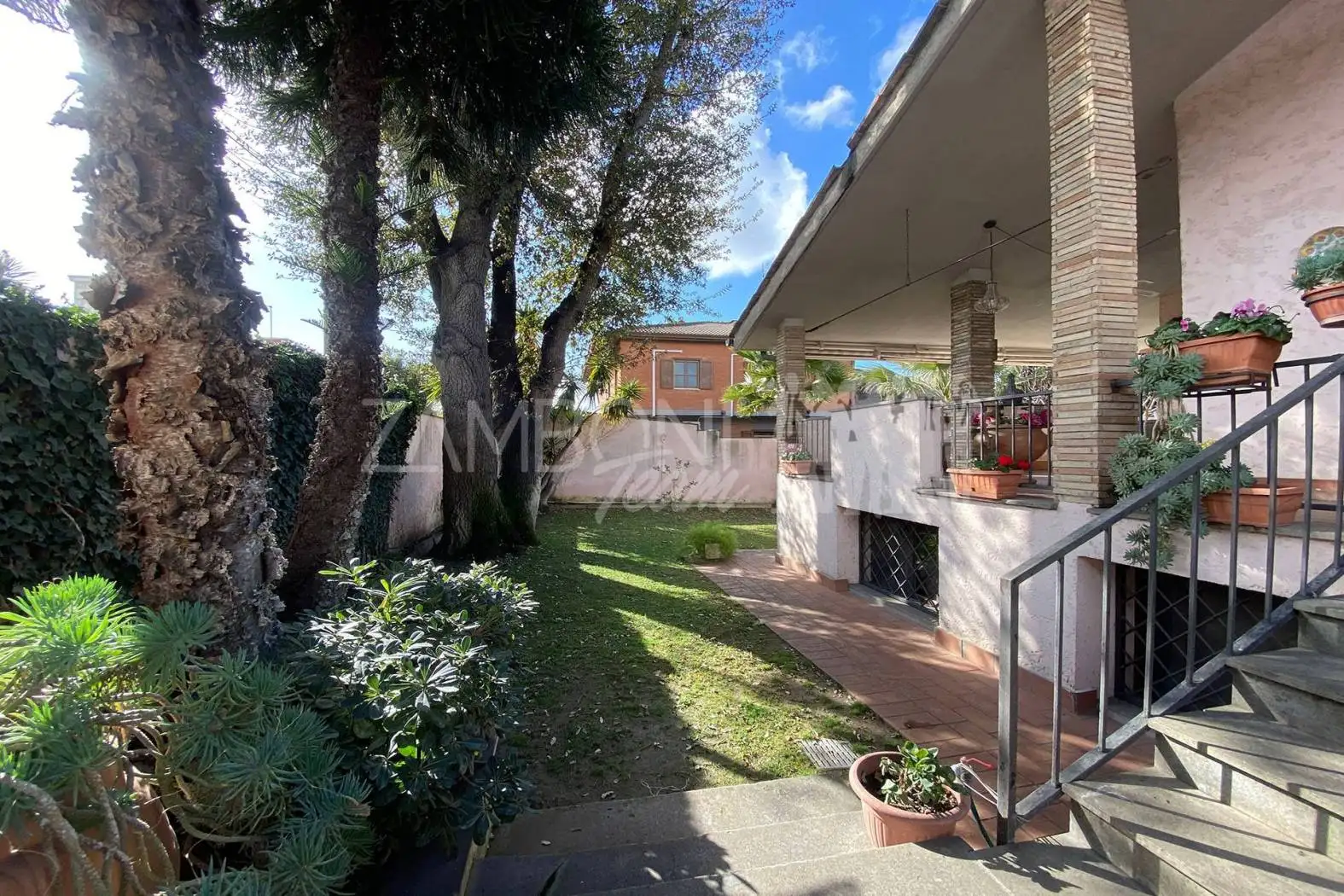 Villa bifamiliare in vendita a Roma