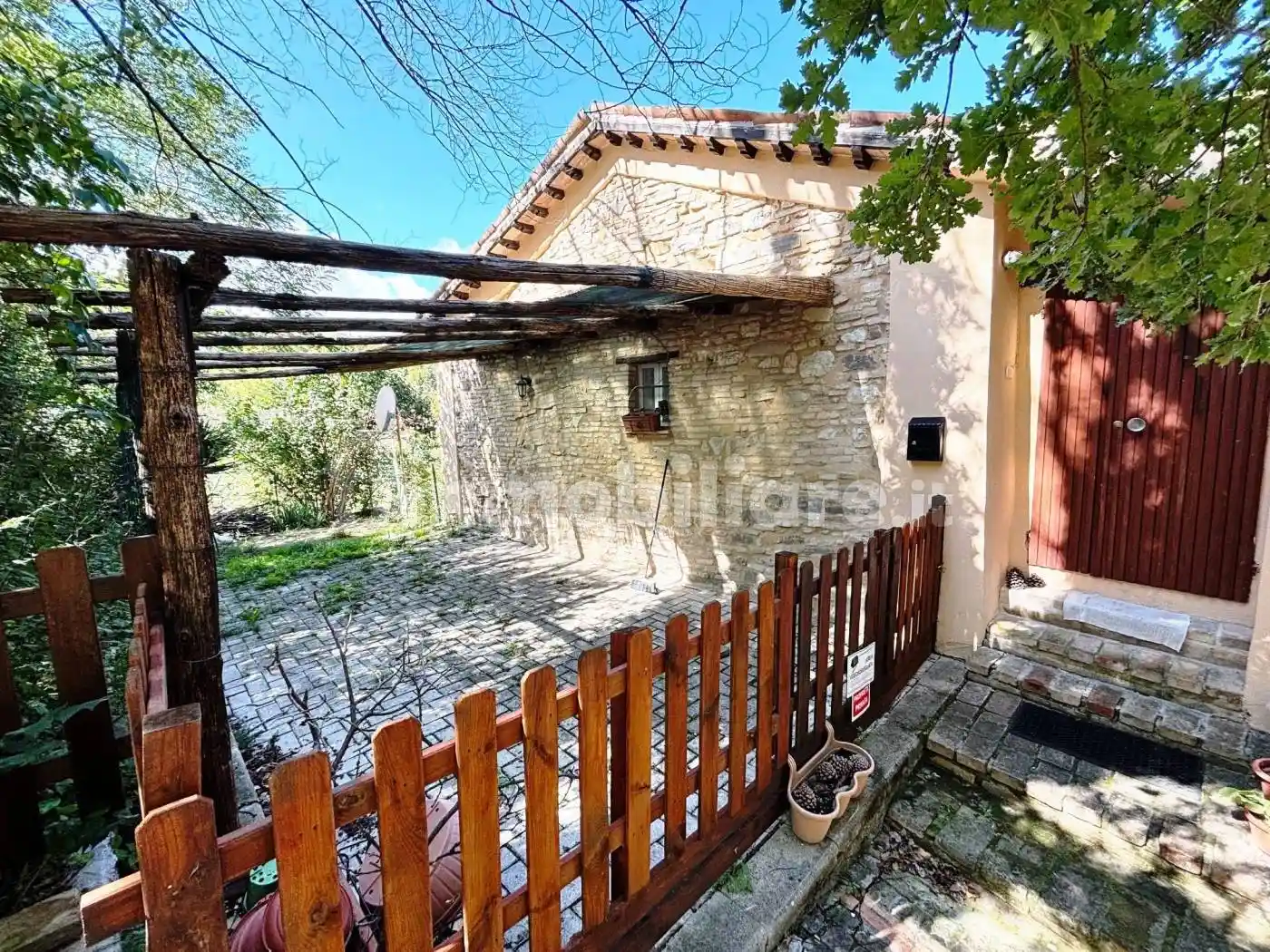 Casa indipendente in vendita a San Severino Marche