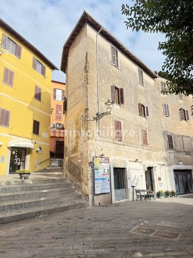 Palazzo - Edificio in vendita a Paliano