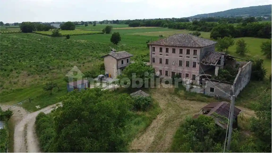 Rustico - Casale in vendita a Giavera del Montello