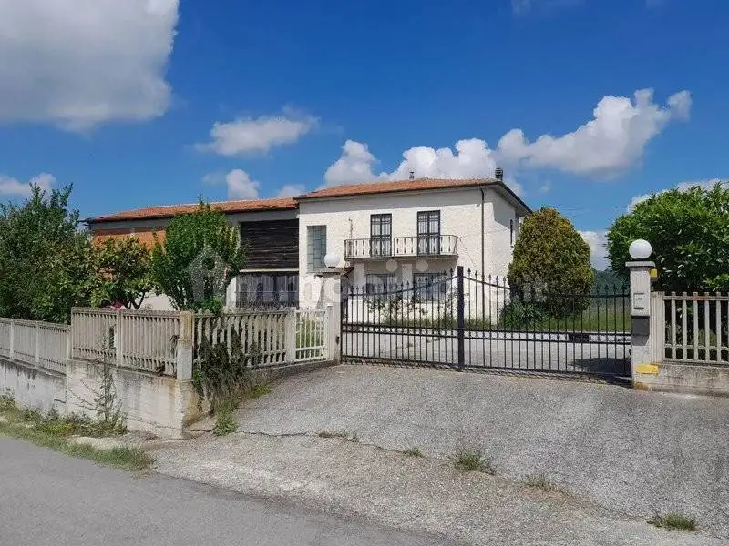 Casa indipendente in vendita a Roascio