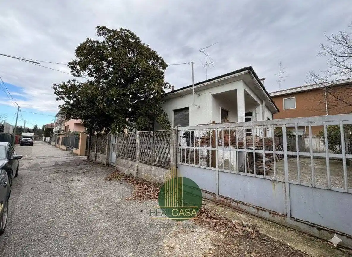 Villa in vendita a Busto Arsizio